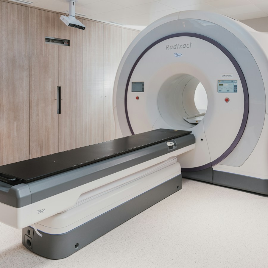 MRI scanner showing knee anatomy